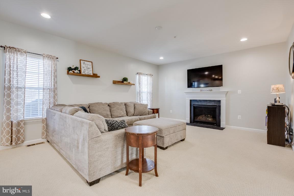 1141 Long Farm CIRCLE