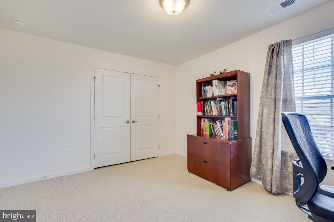 1141 Long Farm CIRCLE