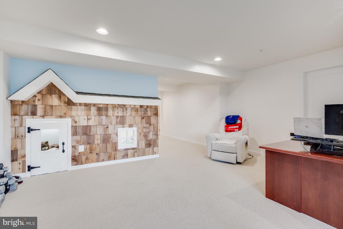 1141 Long Farm CIRCLE