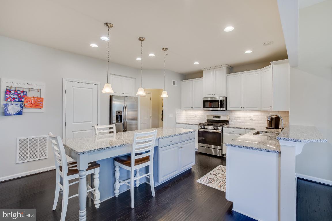 1141 Long Farm CIRCLE