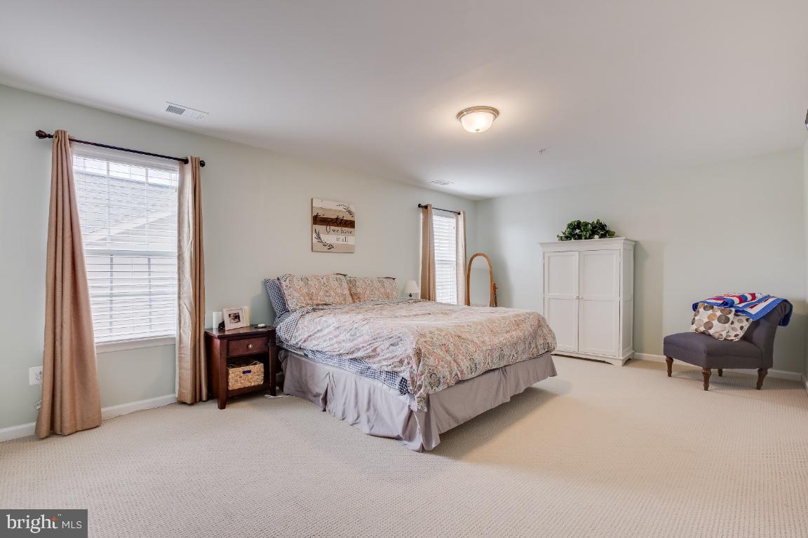 1141 Long Farm CIRCLE