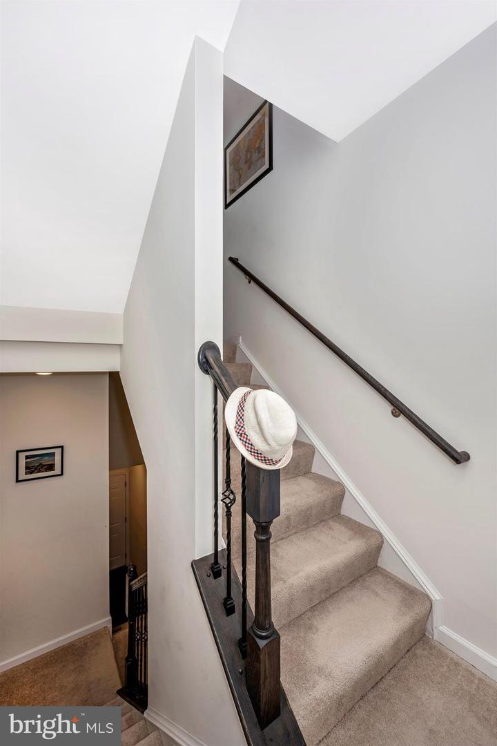6426 Walcott LANE