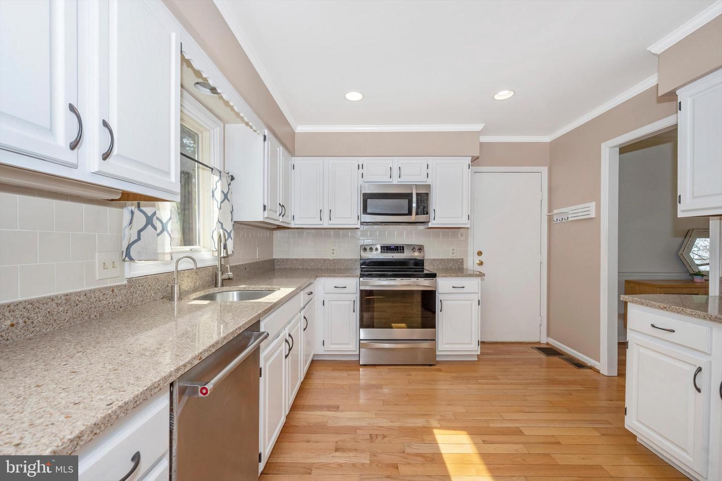 5595 Jollie DRIVE