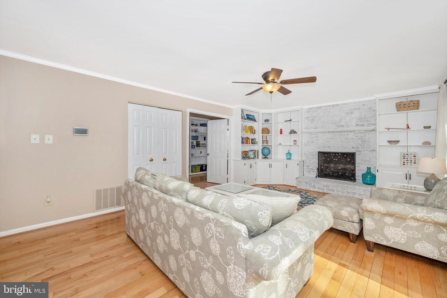 5595 Jollie DRIVE
