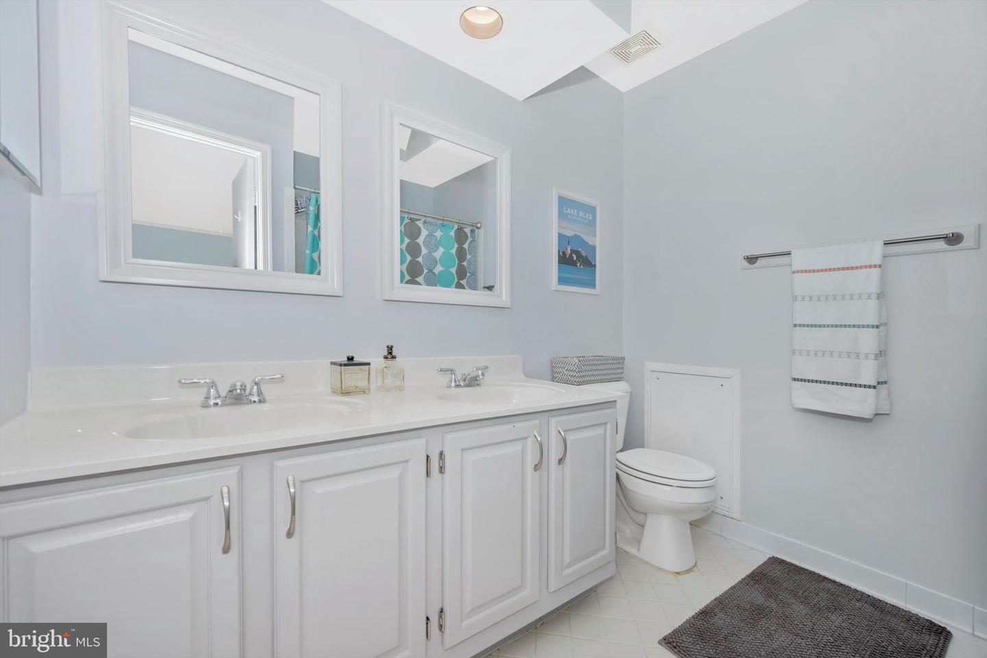 5595 Jollie DRIVE