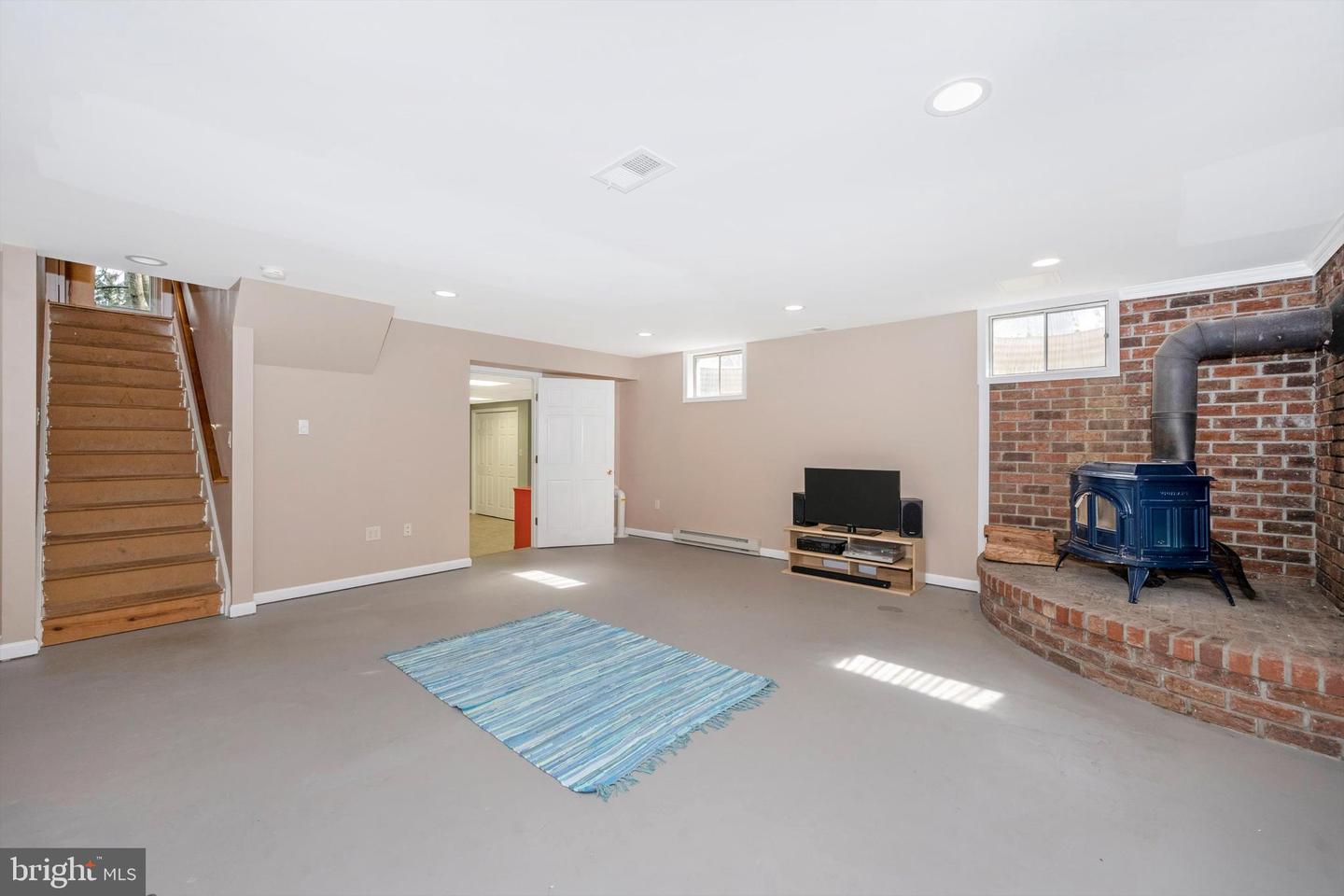 5595 Jollie DRIVE