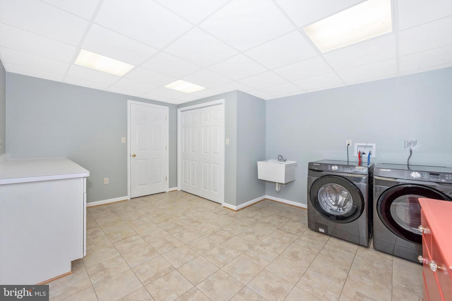 5595 Jollie DRIVE