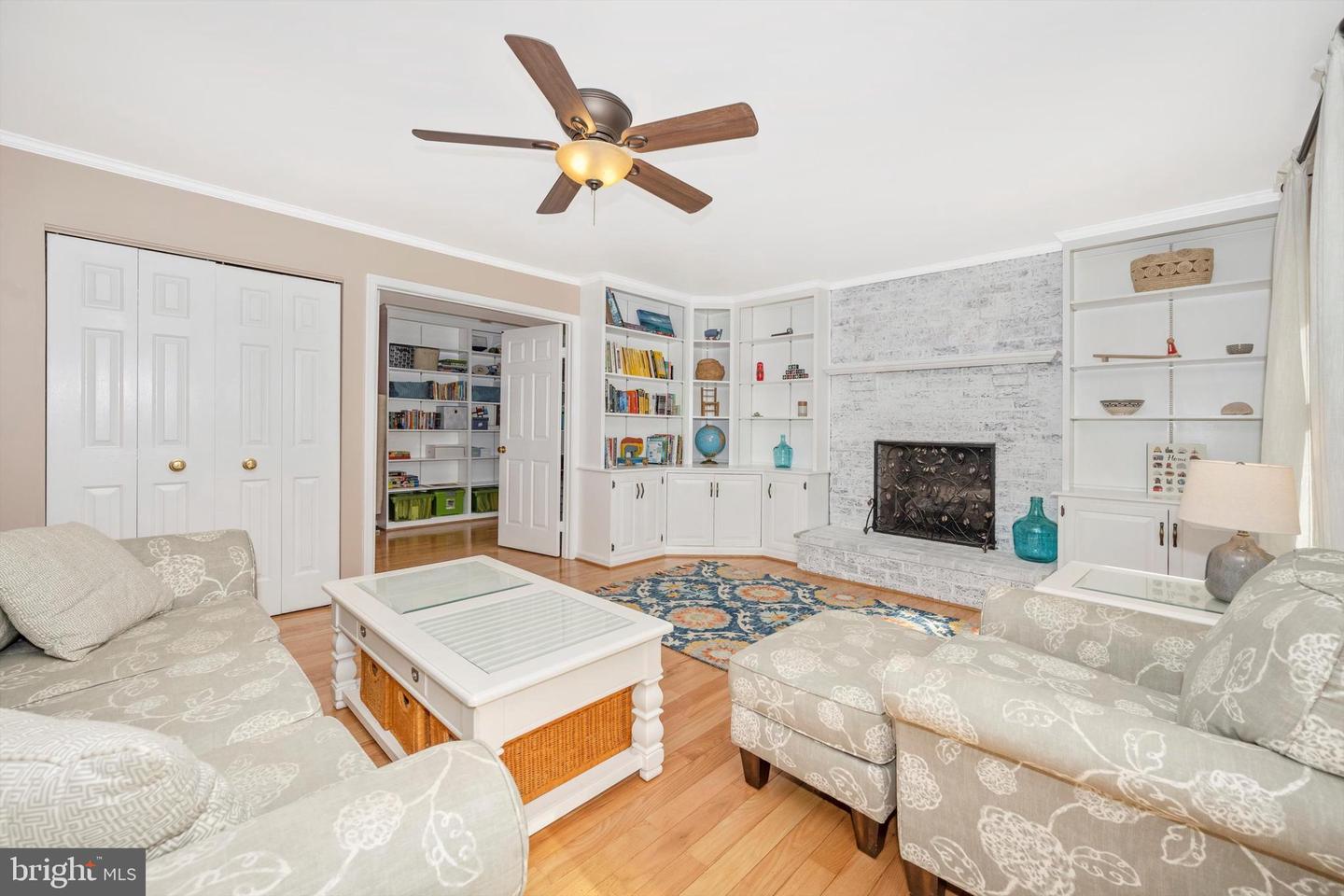 5595 Jollie DRIVE