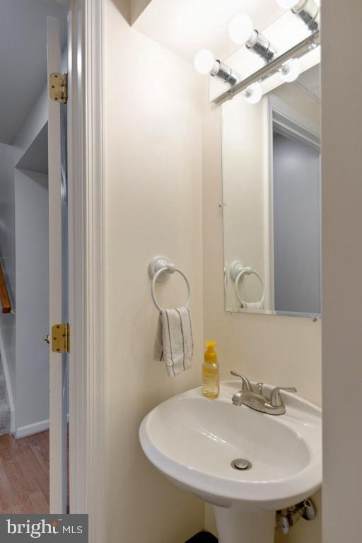 5582 Talbot COURT