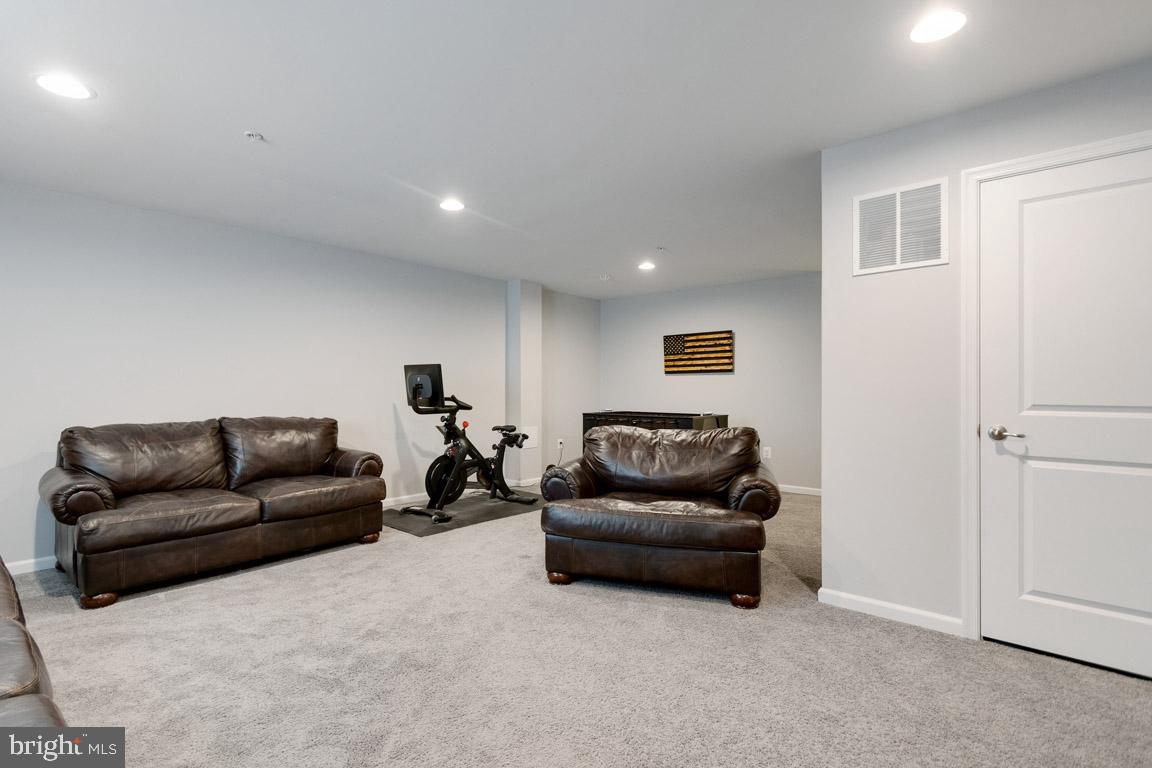 6346 Walcott LANE