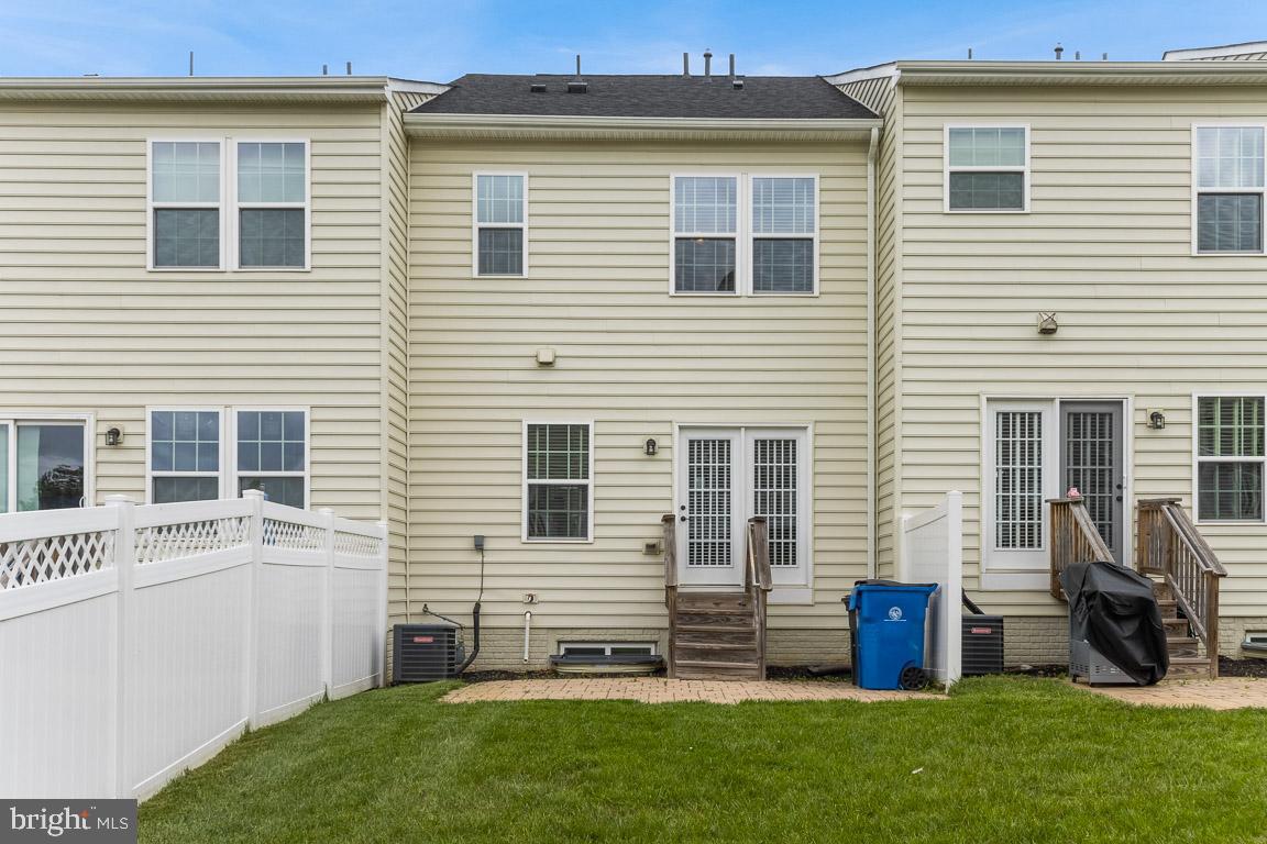 6346 Walcott LANE