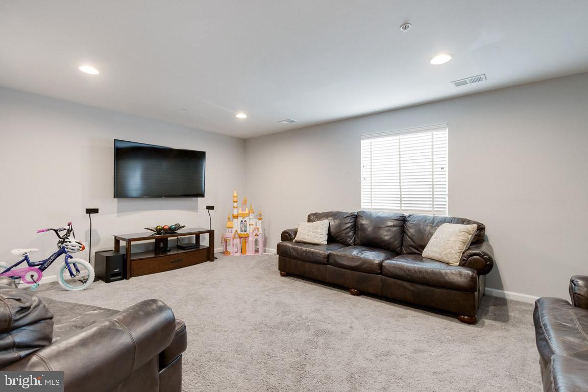 6346 Walcott LANE