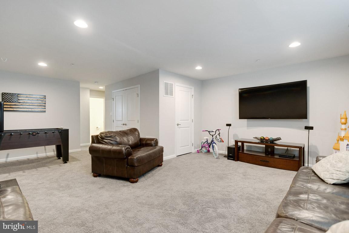 6346 Walcott LANE