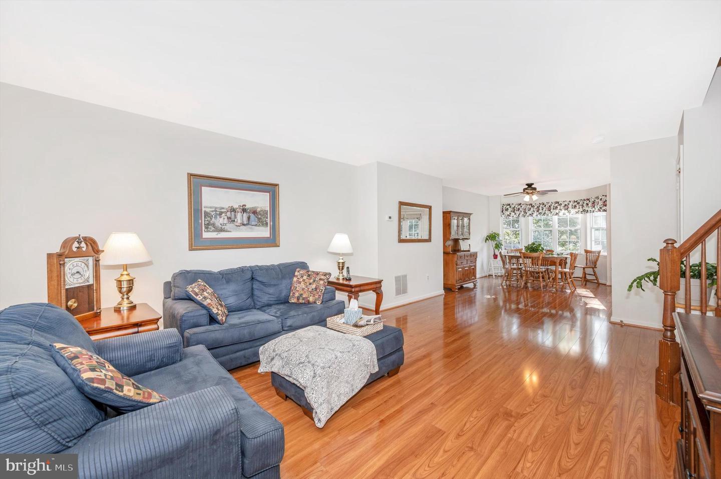 9121 Ridgefield LANE