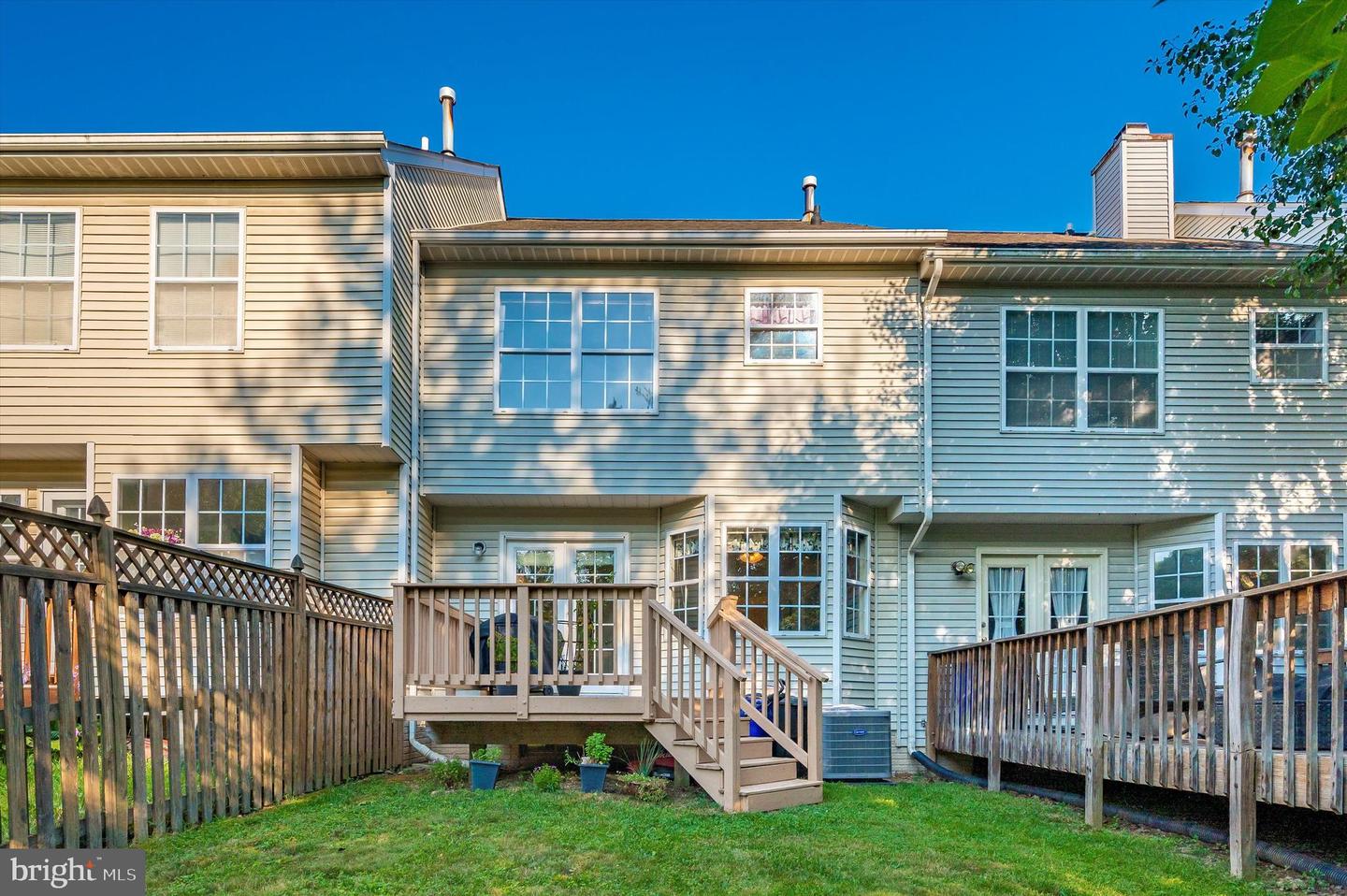9121 Ridgefield LANE