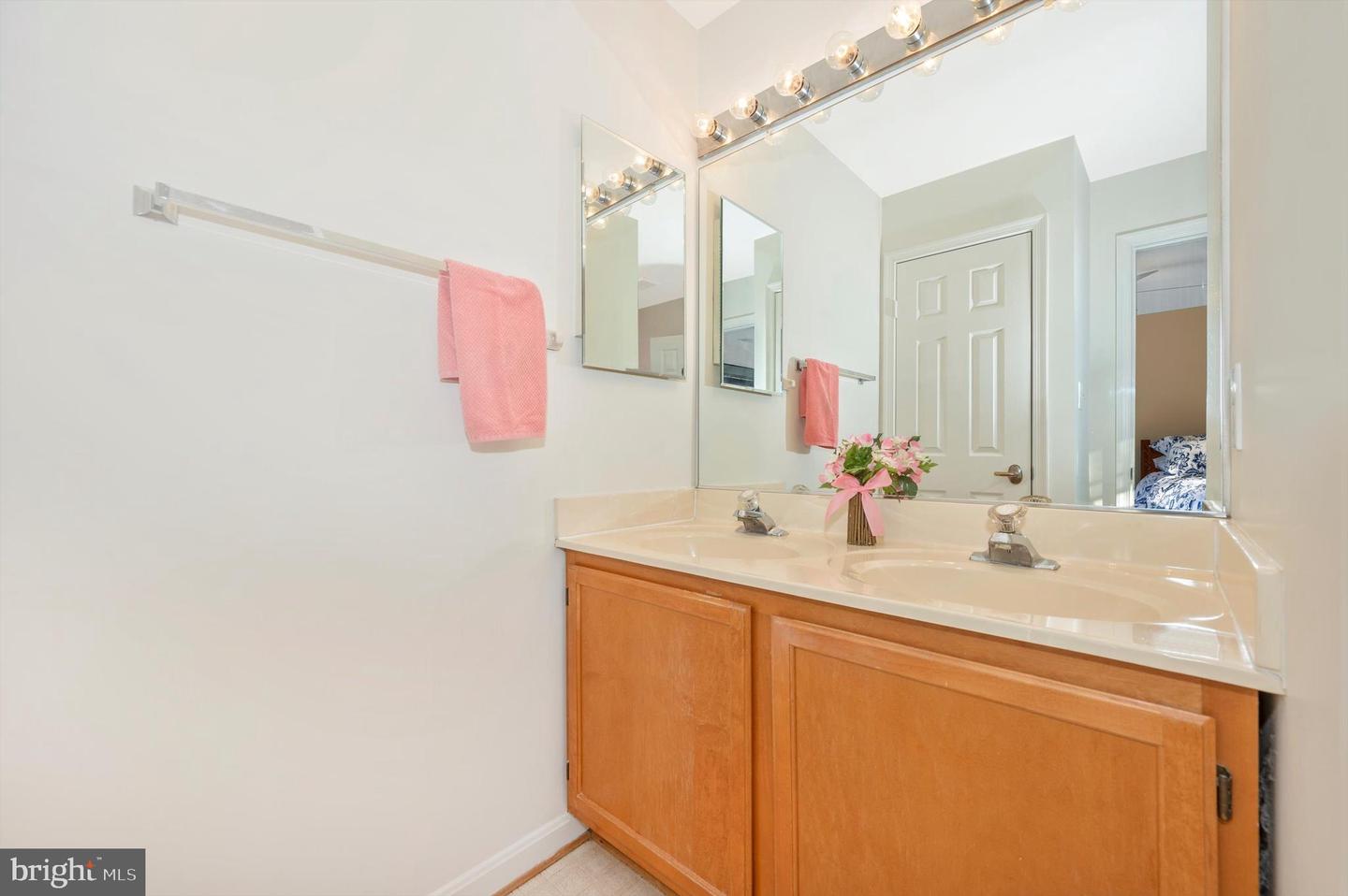 9121 Ridgefield LANE