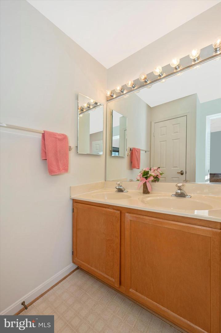 9121 Ridgefield LANE