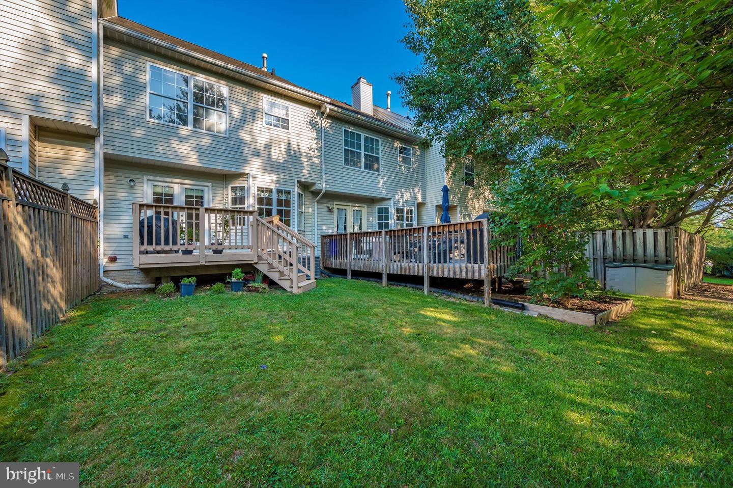 9121 Ridgefield LANE