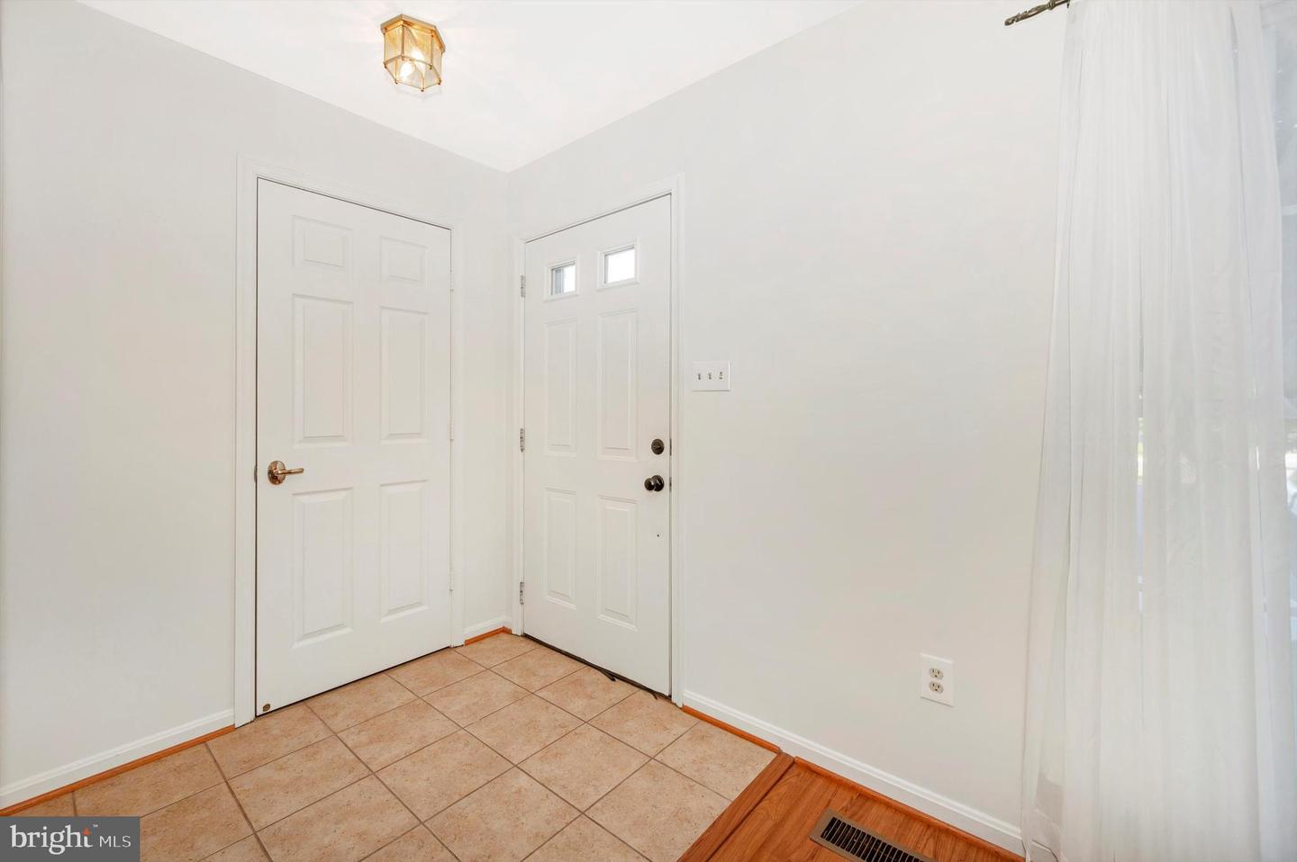 9121 Ridgefield LANE