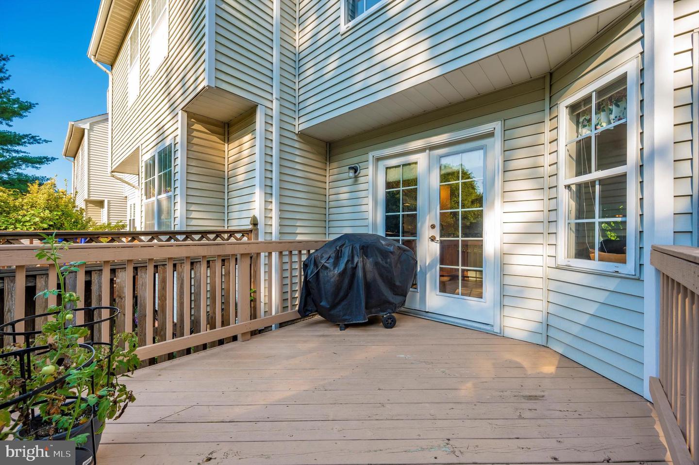 9121 Ridgefield LANE