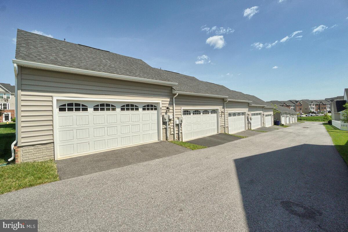 4701 Vona LANE