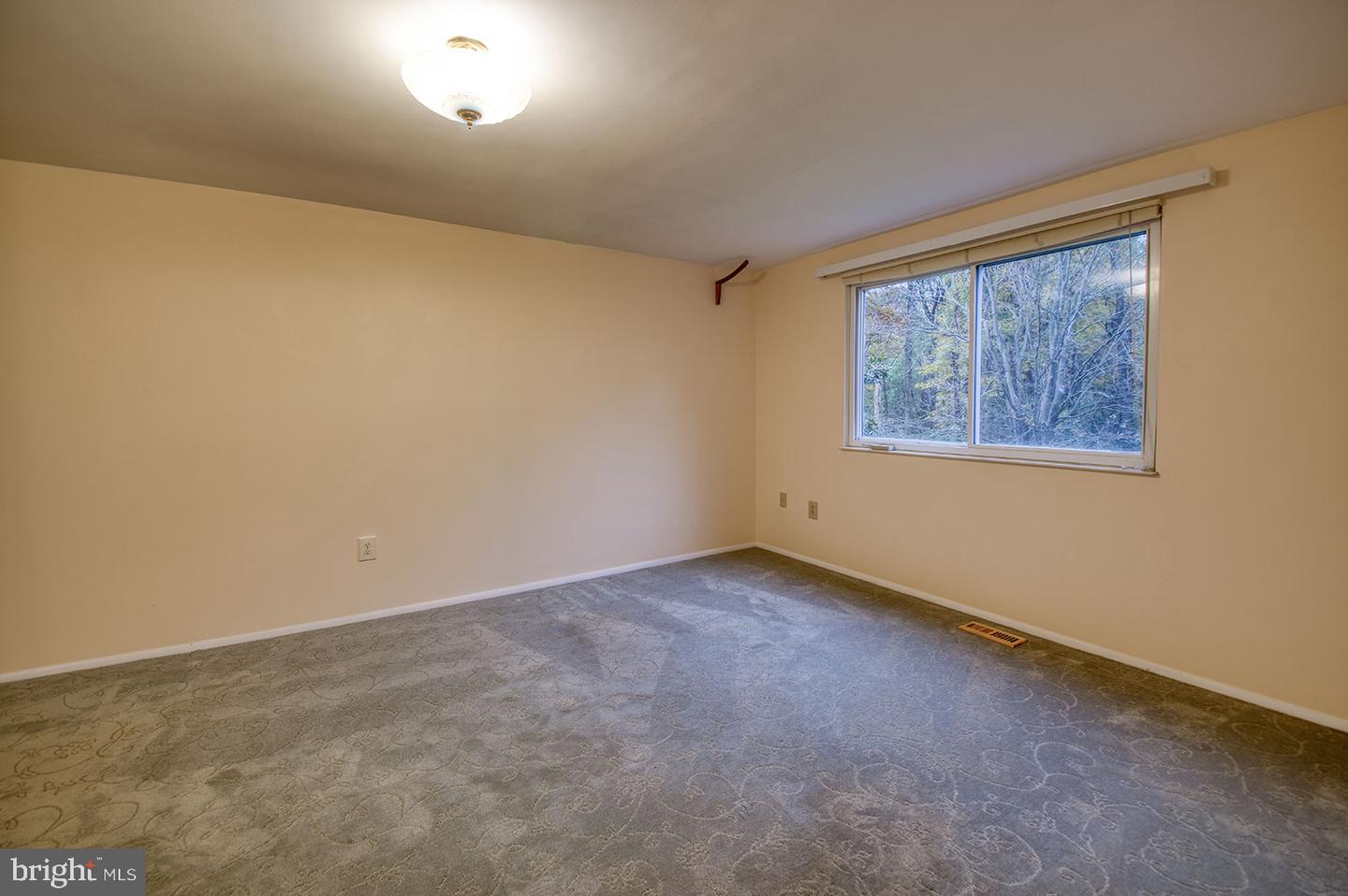 5827 Woodwinds CIRCLE