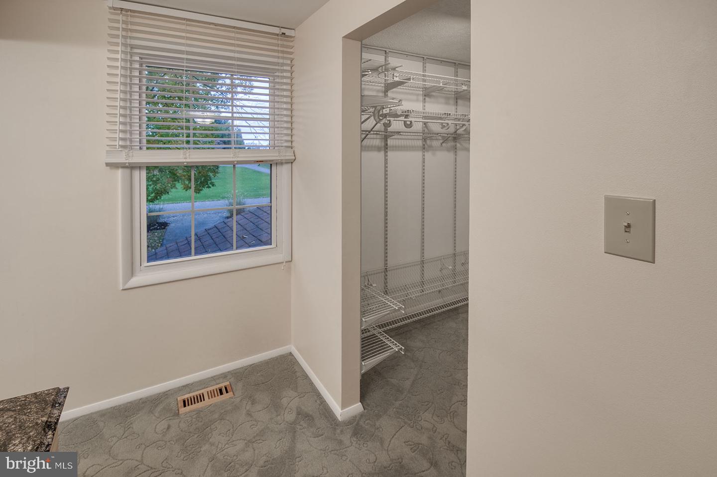 5827 Woodwinds CIRCLE