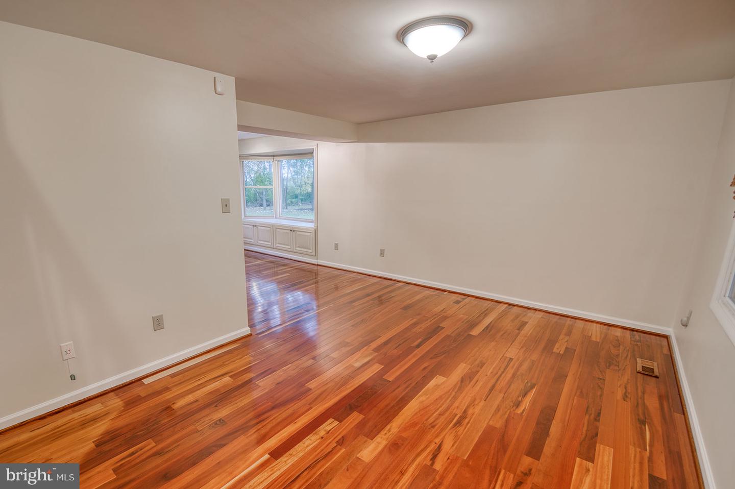 5827 Woodwinds CIRCLE
