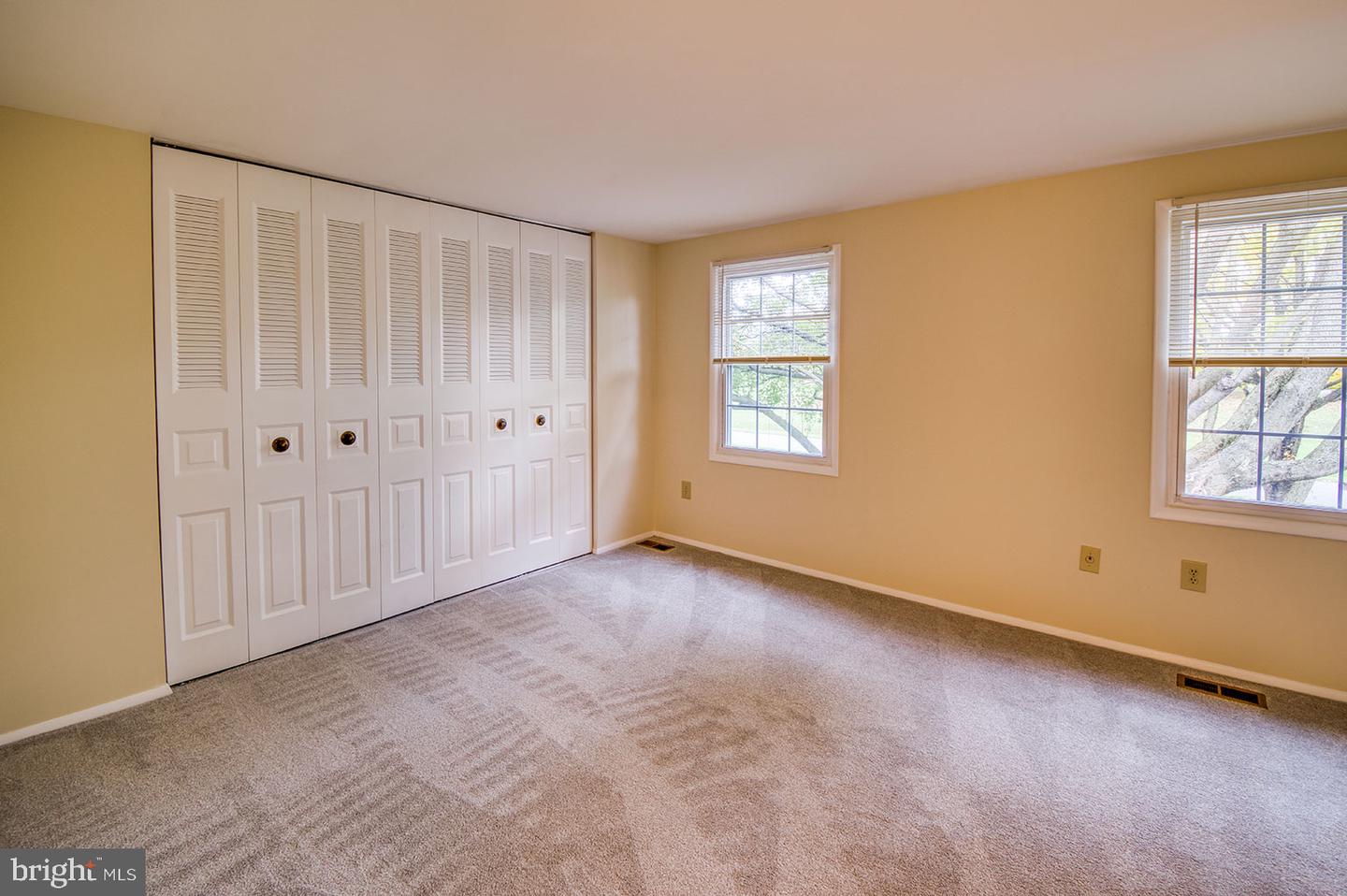 5827 Woodwinds CIRCLE