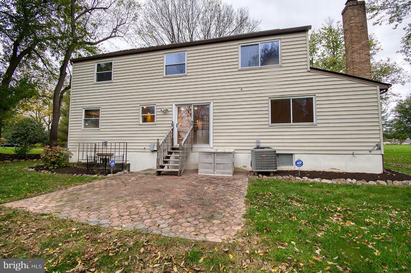 5827 Woodwinds CIRCLE