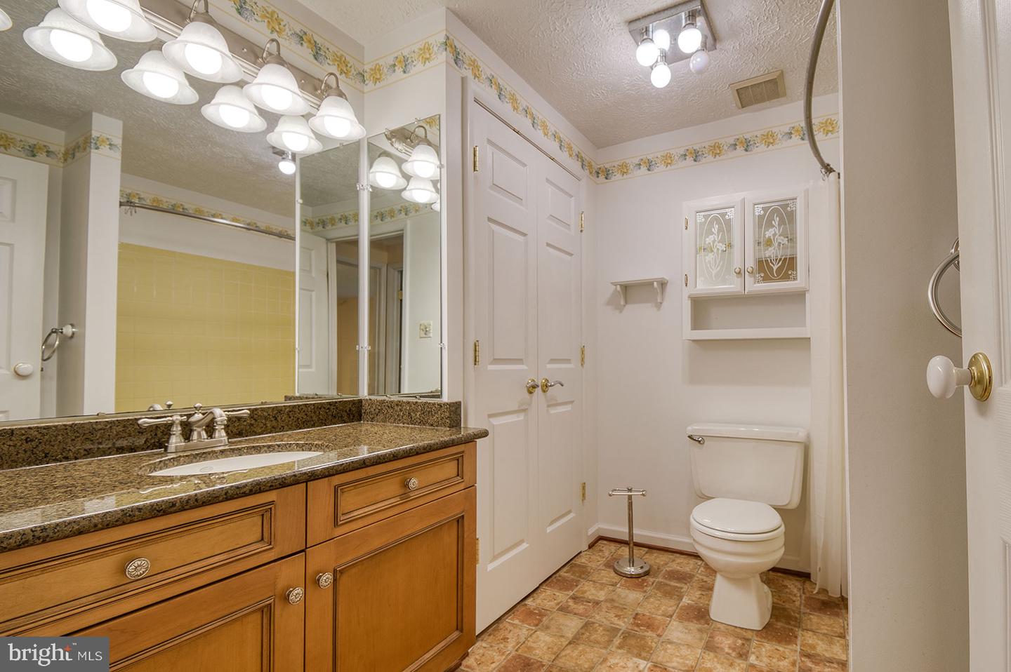 5827 Woodwinds CIRCLE