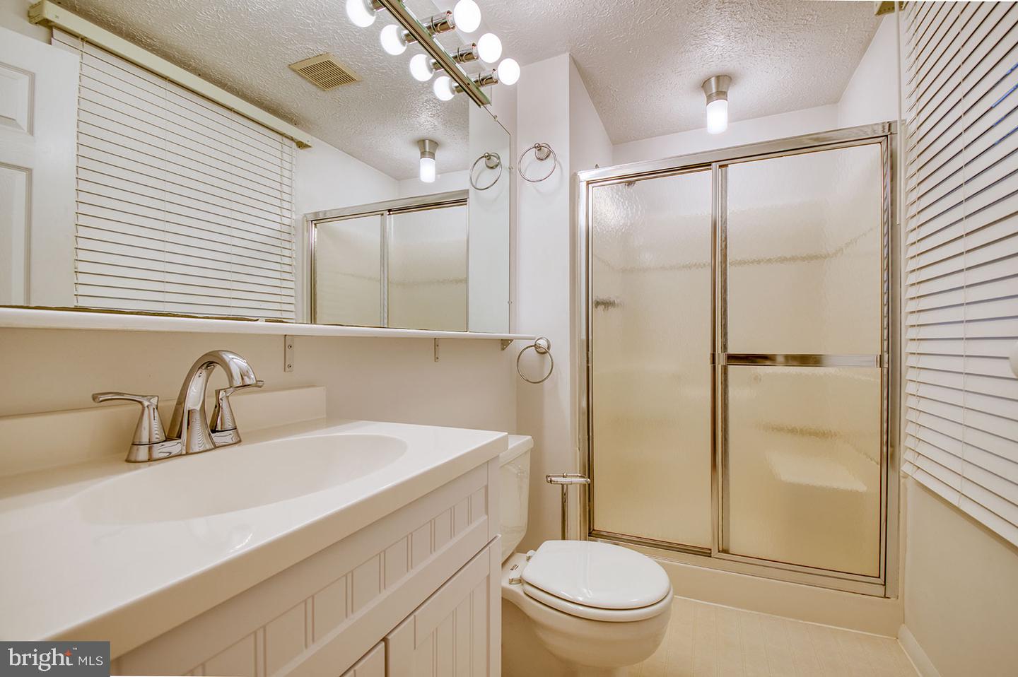 5827 Woodwinds CIRCLE