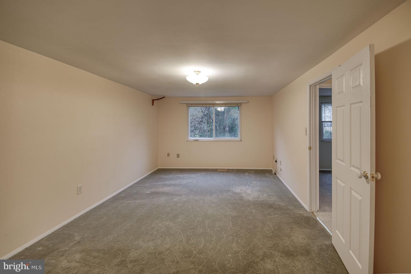 5827 Woodwinds CIRCLE