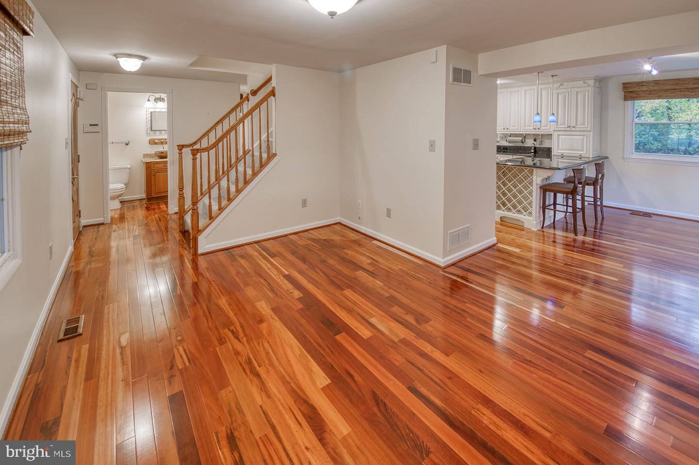 5827 Woodwinds CIRCLE
