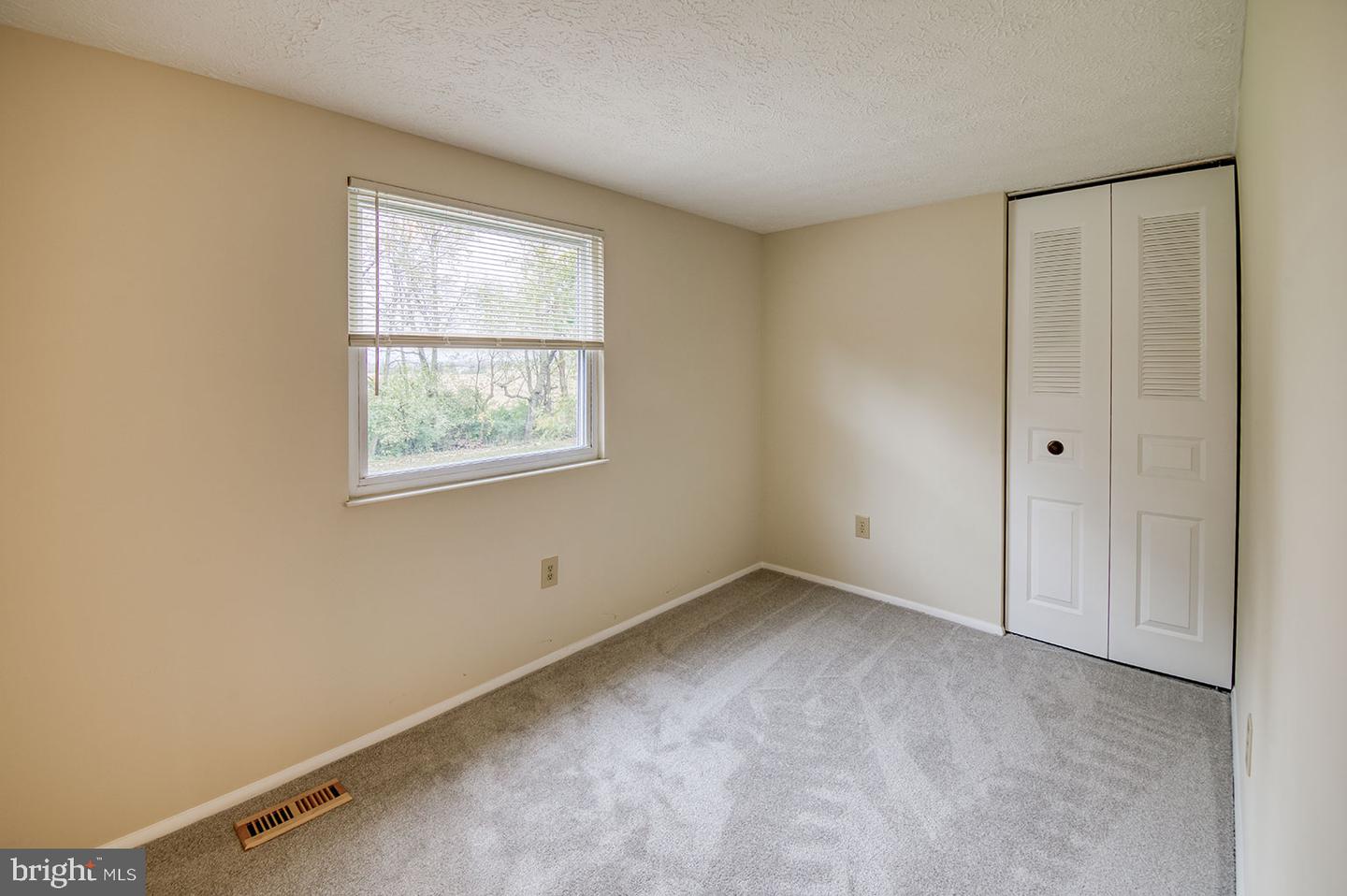 5827 Woodwinds CIRCLE