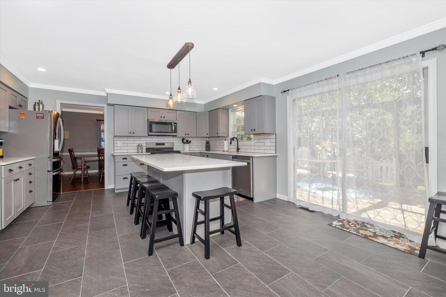 86 George Thomas DRIVE