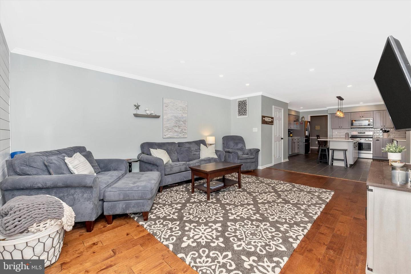 86 George Thomas DRIVE