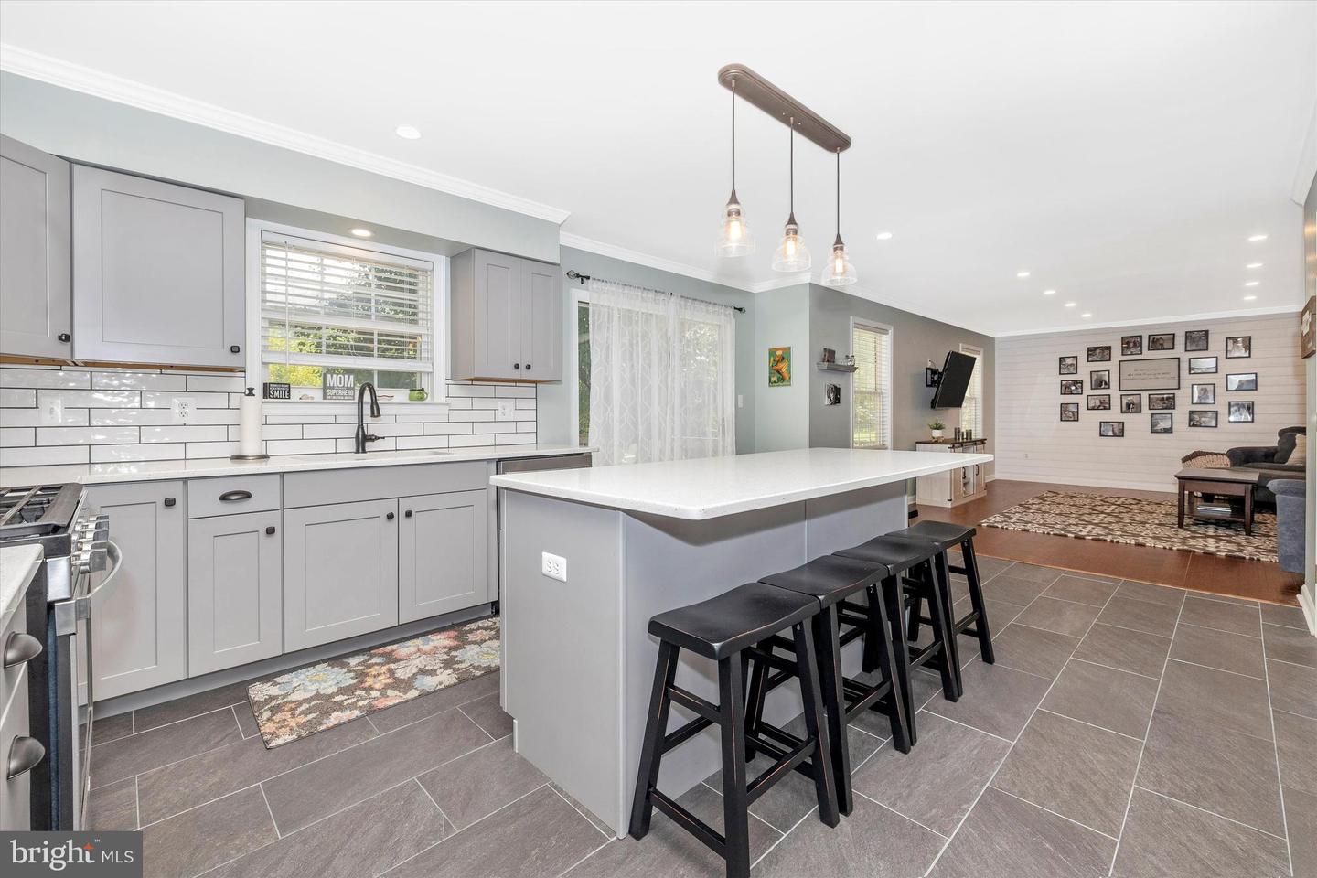 86 George Thomas DRIVE