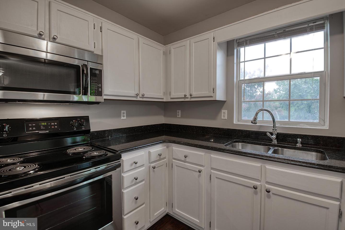 5625 Crestwood COURT
