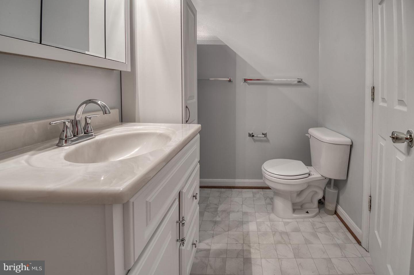 5625 Crestwood COURT