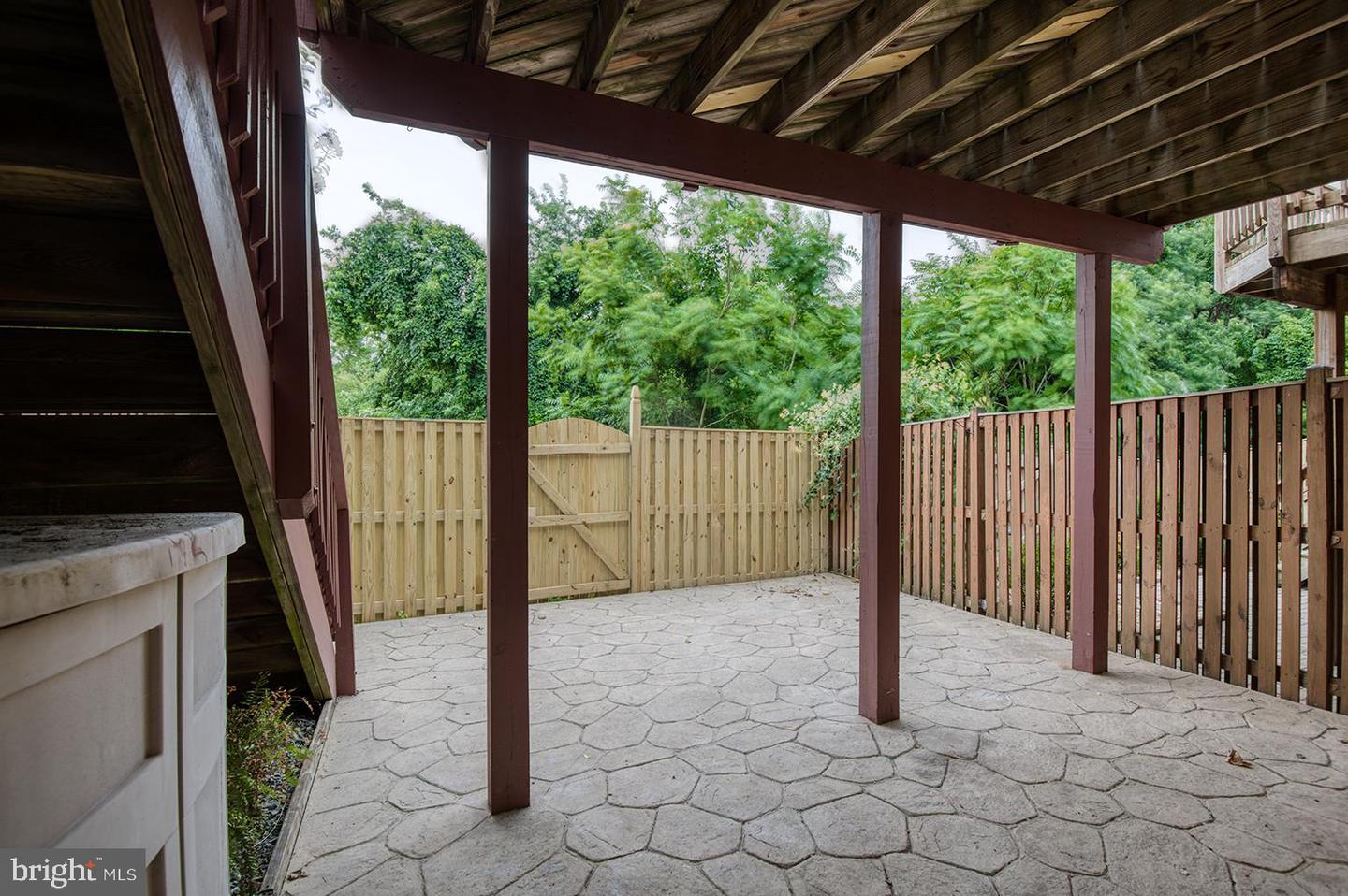 5625 Crestwood COURT