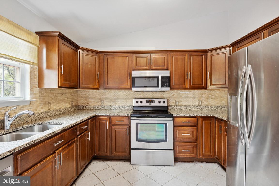 1202 Whitley COURT