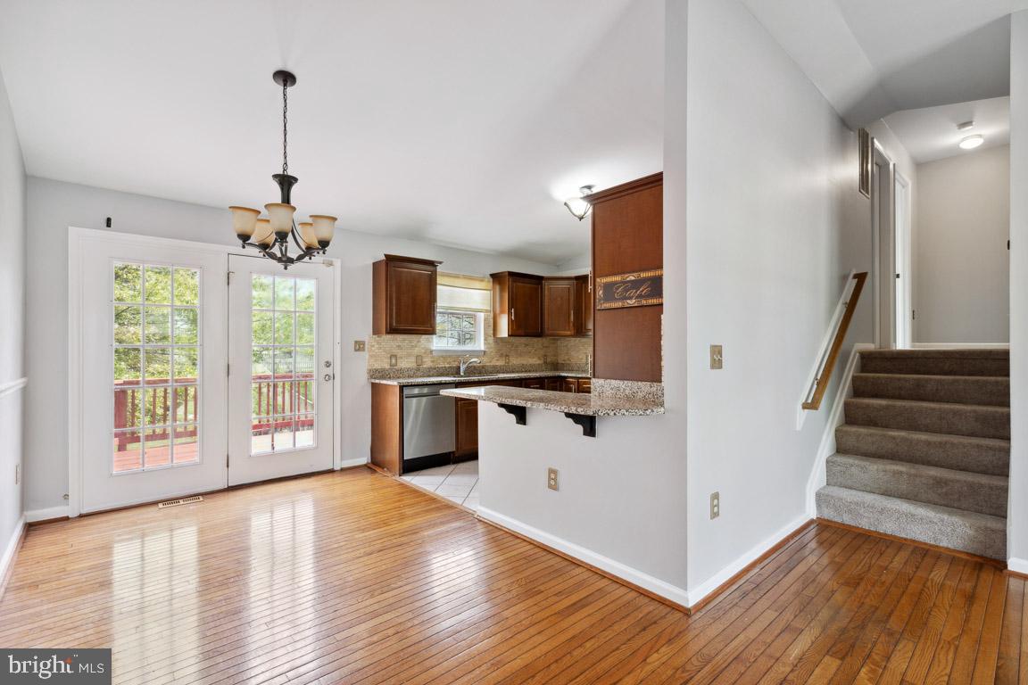 1202 Whitley COURT