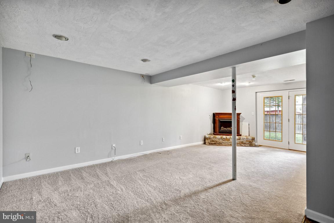 1202 Whitley COURT