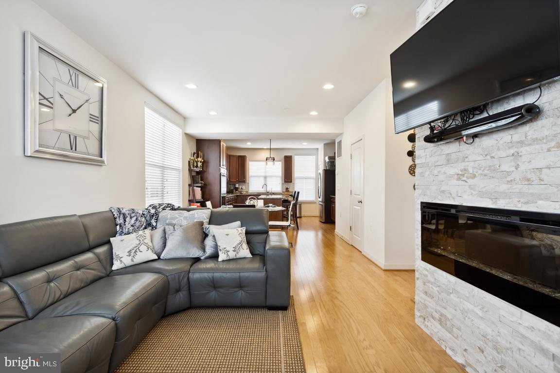 1441 Trafalgar LANE