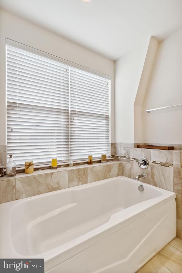 1441 Trafalgar LANE