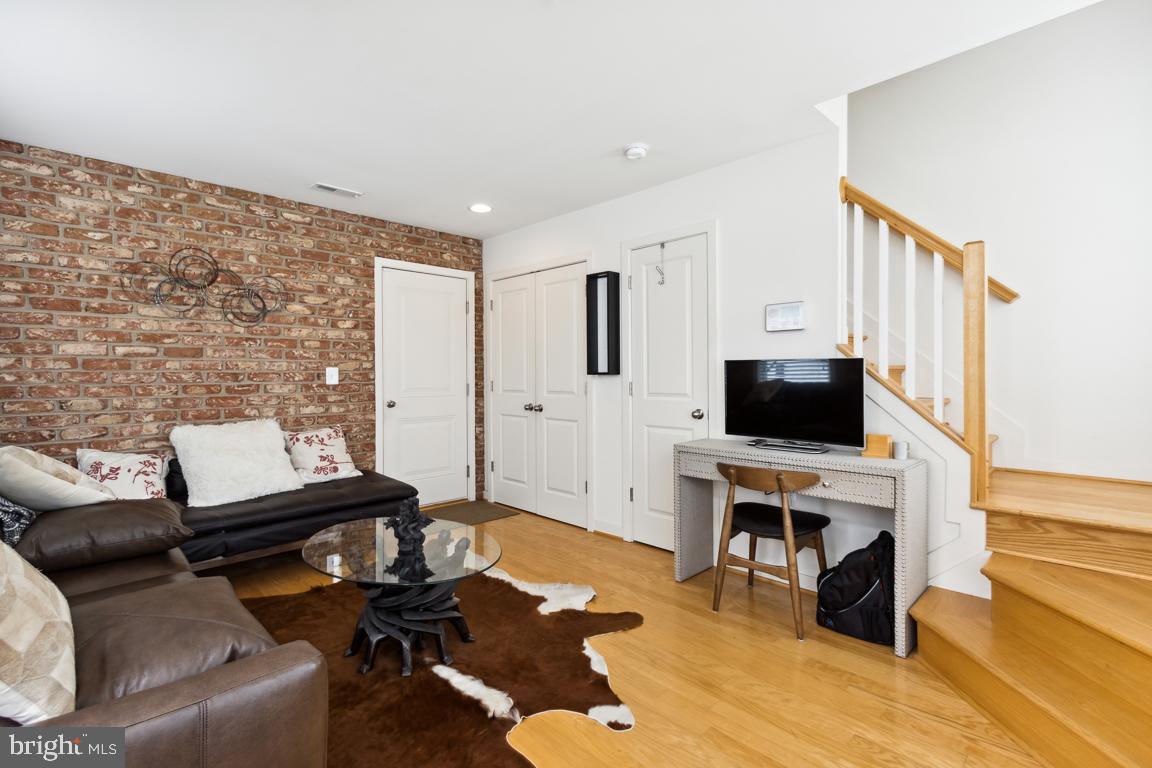 1441 Trafalgar LANE