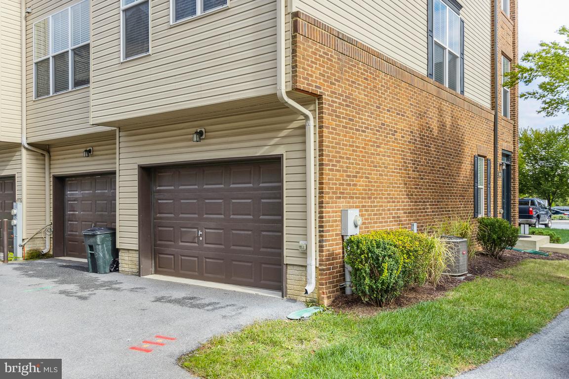 1441 Trafalgar LANE