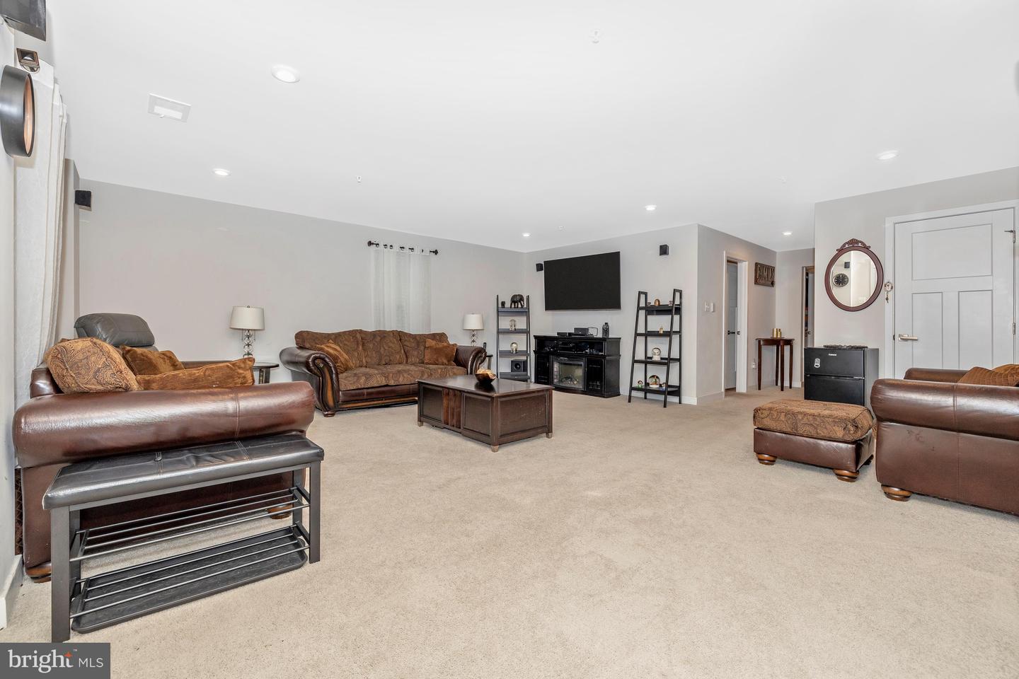 4711 Vona LANE