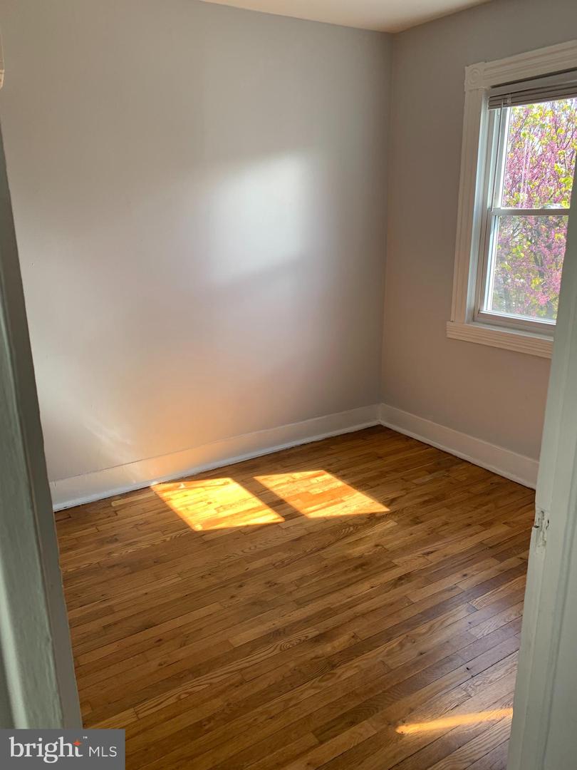 323 3rd STREET E Unit: 3